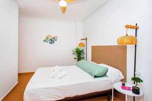 2 bedrooms, iron/ironing board, Internet, bed sheets - 2 bedroom centraly-located flat (Torrevieja)
