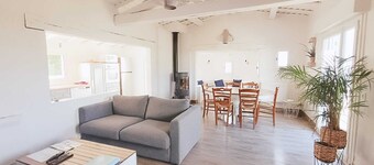 House with Jacuzzi near the beach 