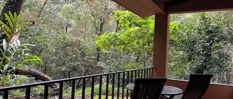 Mountain Chalet | 客房内保险箱、办公桌、笔记本电脑工作区、遮光窗帘