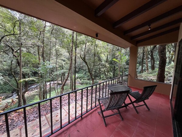 Tranquil Stream Side Cottage | In-room safe, desk, laptop workspace, blackout drapes - Nirjhara Coorg (Somvarpet)