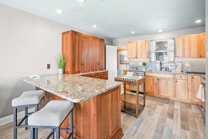 Fridge, microwave, oven, stovetop - Private Beach Access, Sauna, Outdoor Fireplace (St. Augustine)