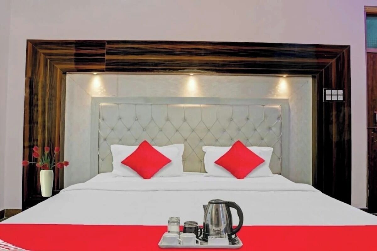 Hypo-allergenic bedding, desk, soundproofing, free WiFi