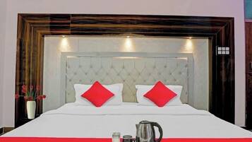 Hypo-allergenic bedding, desk, soundproofing, free WiFi