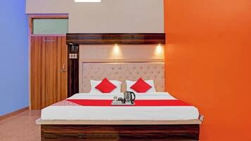 Deluxe Triple Room, Air conditioning | Hypo-allergenic bedding, desk, soundproofing, free WiFi