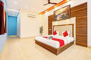 Deluxe Double Room, Air conditioning | Hypo-allergenic bedding, desk, soundproofing, free WiFi - Varanasi Hotel JSB Palace  (Varanasi)
