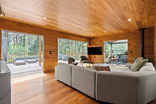 Tranquill 4BR Retreat w Firepit in Sassafras