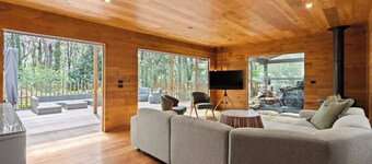 Tranquill 4BR Retreat w Firepit in Sassafras