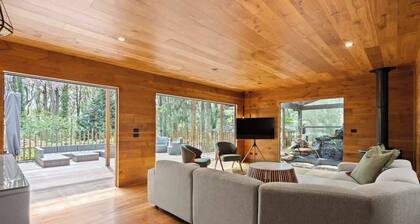 Tranquill 4BR Retreat w Firepit in Sassafras