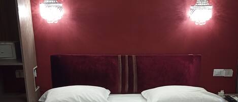 7 bedrooms, iron/ironing board, WiFi, bed sheets