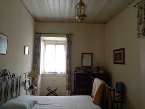 مكواة/لوح كي وملاءات أسرّة