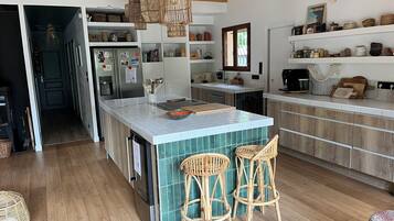 Micro-ondes, four, plaque de cuisson, lave-vaisselle