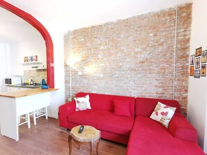 Minibar, in-room safe, individually decorated, individually furnished