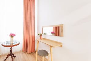 Family Suite | Minibar, in-room safe, individually decorated, individually furnished - Karlion Palace Taksim (İstanbul)