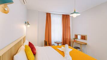 Family Suite | Minibar, in-room safe, individually decorated, individually furnished