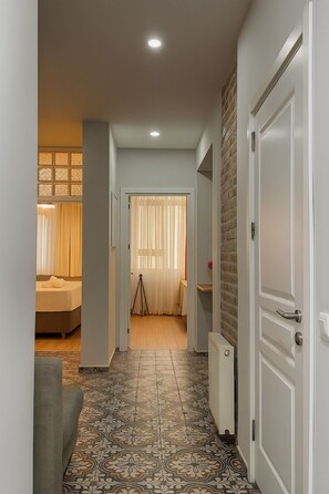 المنشأة من الداخل