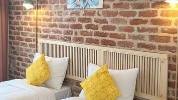 Family Suite | Minibar, in-room safe, individually decorated, individually furnished