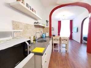 Minibar, in-room safe, individually decorated, individually furnished