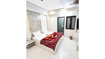 Hypo-allergenic bedding, desk, soundproofing, bed sheets