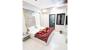 Deluxe Double Room | Hypo-allergenic bedding, desk, soundproofing, bed sheets