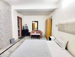 Double Room | Desk, free WiFi