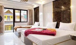 Hypo-allergenic bedding, desk, soundproofing, bed sheets - Hotel Mid Town Nainital Near Mall Road  (Nainital,)