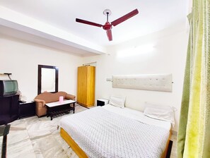 Double Room | Desk, free WiFi