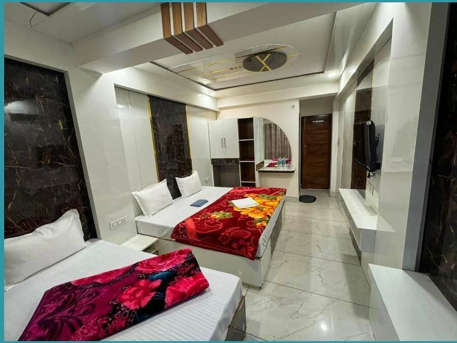 Deluxe Quadruple Room | Hypo-allergenic bedding, desk, soundproofing, bed sheets