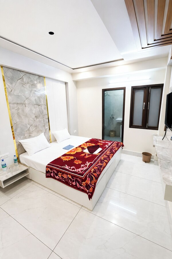 Hotel Mid Town Nainital Near Mall Road - Nainital