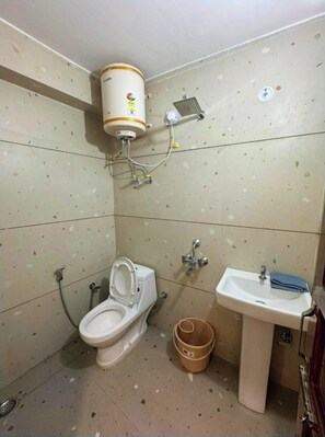 Shower, towels, soap, shampoo