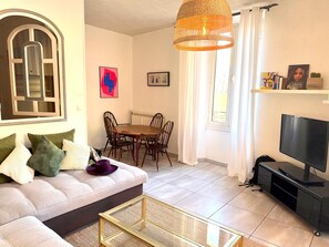 TV - Duplex with terrace and balcony Cannes center (Croisette & Palais des festivals) (Cannes)