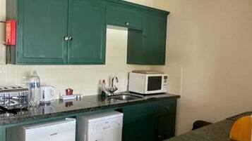 Apartment, Lake View | Private kitchen | Highchair