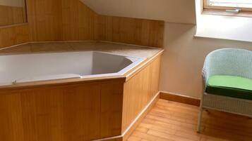 Apartment, Lake View | Bathroom | Free toiletries, hair dryer, soap, shampoo