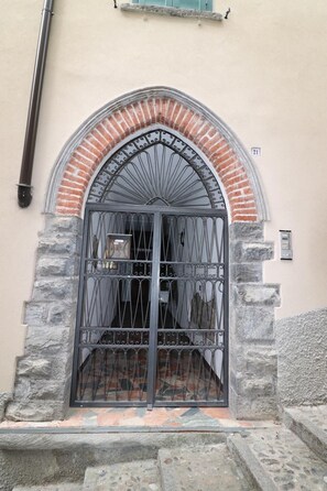 Exterior detail - Cozy apart.in the historic center, 2 min of tourist attractions (Bellano)