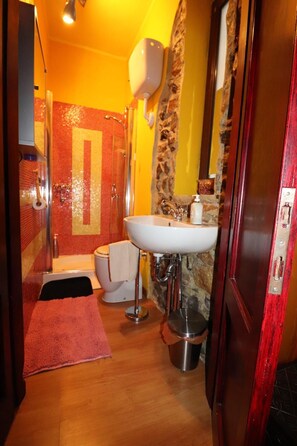 Hair dryer, towels, soap, toilet paper - Cozy apart.in the historic center, 2 min of tourist attractions (Bellano)