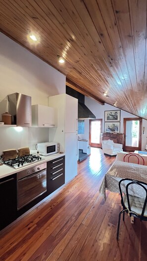 2 bedrooms, WiFi, bed sheets - Stylish spacious private attic apartment ideally located in Castelfranco Veneto (Castelfranco Veneto)