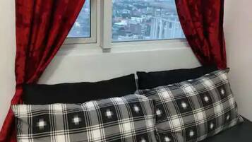 Desk, WiFi, bed sheets