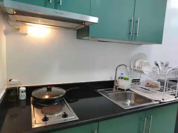 冰箱、微波炉、炉灶、厨具/餐具