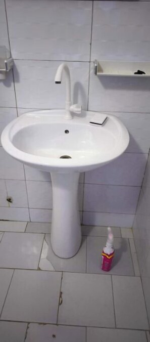 Suihku, pyyhkeet, saippua, vessapaperi