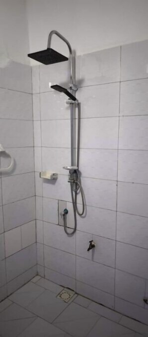 Dusche, Handtücher, Seife, Toilettenpapier