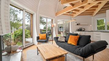 TV, fireplace, stereo