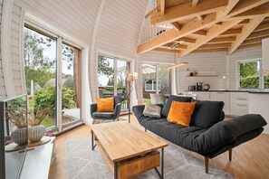 TV, fireplace, stereo