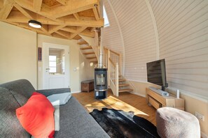 TV, fireplace, stereo