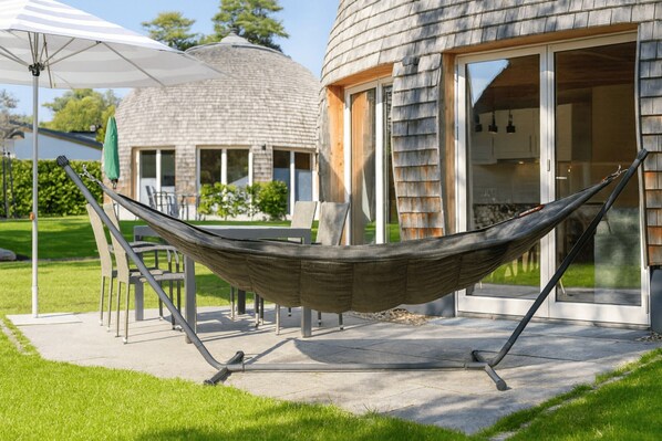 Outdoor dining - Nordkugel - Round residential happiness on Lake Tollensesee (Penzlin)