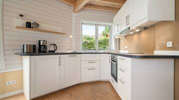 Frigorífico, horno, placa de cocina y lavavajillas