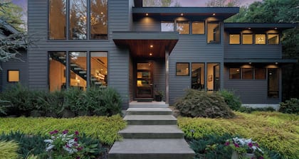 Blue Cedar | Lakeside | Hot Tub | Gym | Golf Cart