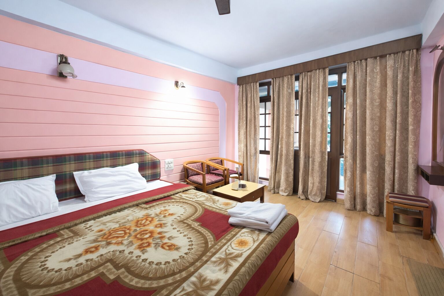 Deluxe Double Room | Peralatan tempat tidur hipoalergenik, meja, kalis bunyi, Wi-fi percuma 
