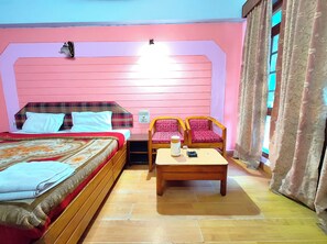 Deluxe Double Room | Hypo-allergenic bedding, desk, soundproofing, free WiFi