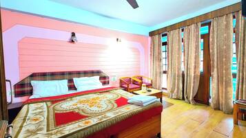 Deluxe Double Room | Hypo-allergenic bedding, desk, soundproofing, free WiFi