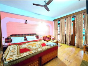 Deluxe Double Room | Hypo-allergenic bedding, desk, soundproofing, free WiFi