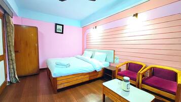 Hypo-allergenic bedding, desk, soundproofing, free WiFi